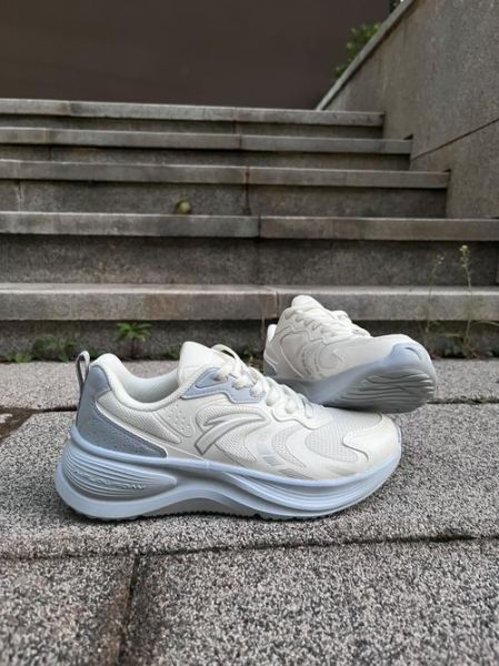 女鞋哪个品牌好_2024女鞋流行趋势-第2张图片-俊逸知识馆 女鞋哪个品牌好_2024女鞋流行趋势-第2张图片-俊逸知识馆