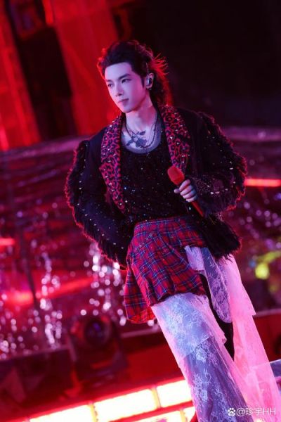 华晨宇演唱会怎么样_值不值得去现场-第2张图片-俊逸知识馆 华晨宇演唱会怎么样_值不值得去现场-第2张图片-俊逸知识馆