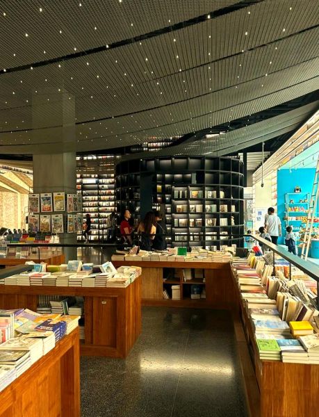 北京书店推荐_北京必去的十大书店有哪些-第1张图片-俊逸知识馆