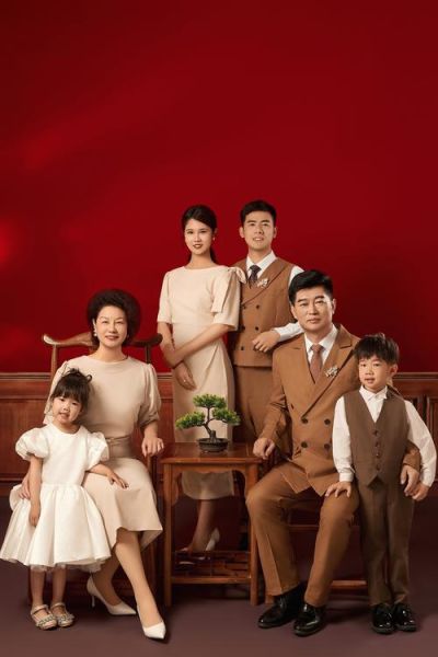 全家福怎么拍好看_全家福拍摄技巧有哪些-第2张图片-俊逸知识馆