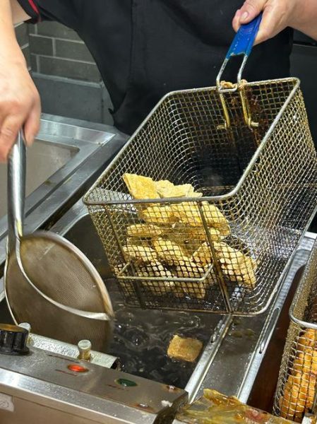 北京臭豆腐哪里最正宗_怎么吃才不踩雷-第2张图片-俊逸知识馆 北京臭豆腐哪里最正宗_怎么吃才不踩雷-第2张图片-俊逸知识馆